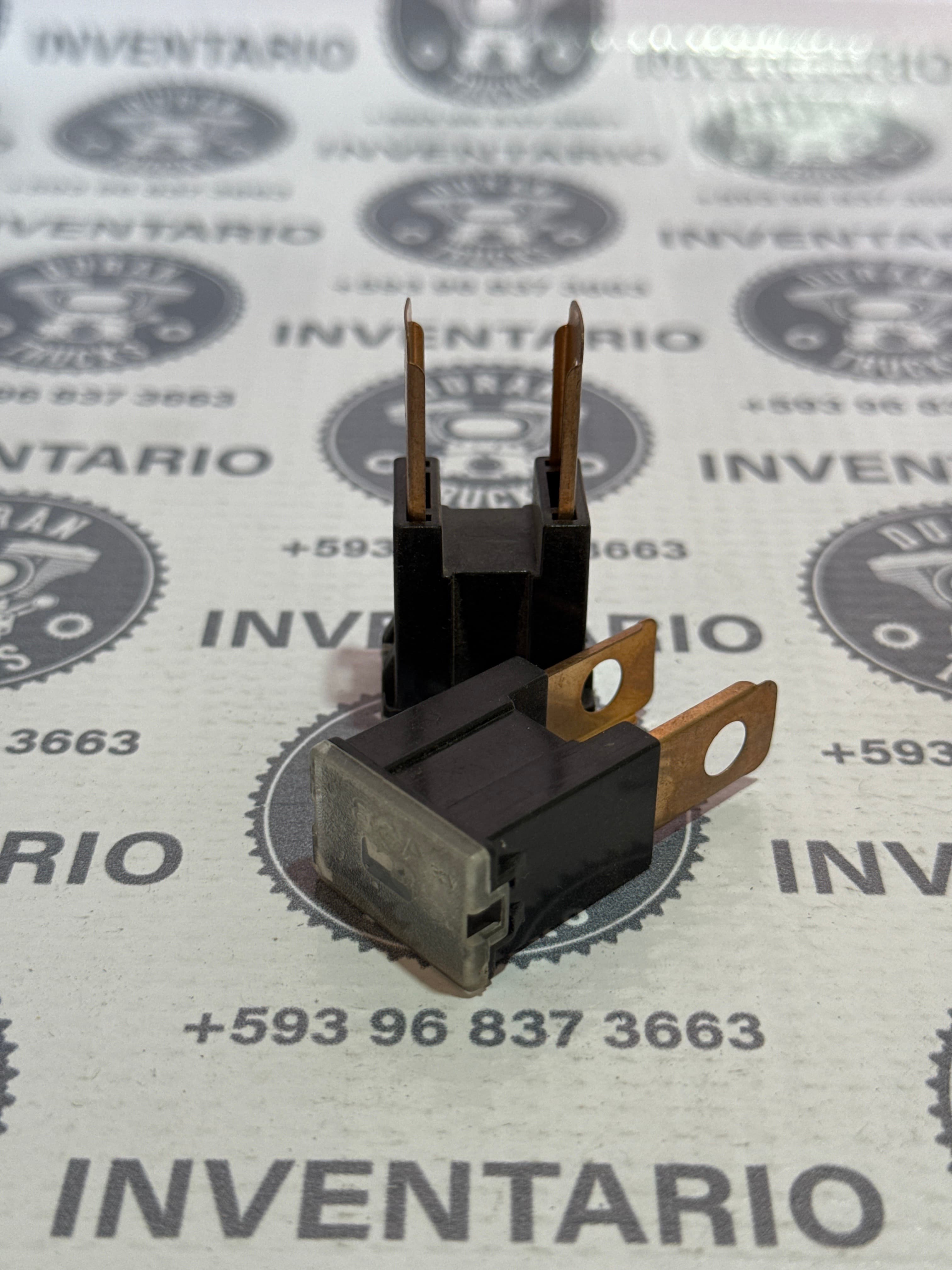 FUSIBLE GRANDE TERMICO DE 80 AMP COLOR NEGRO