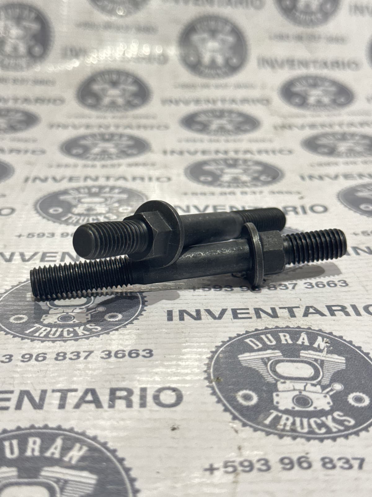 PERNO DEL MULTIPLE DE ESCAPE CUMMINS 4BT 6BT
