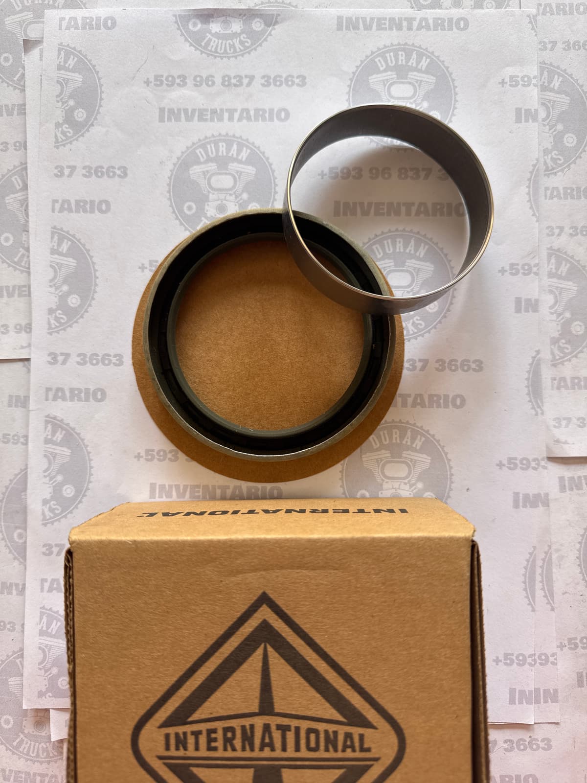 RETEN DELANTERO DEL CIGÜEÑAL INTERNATIONAL DT466 CON PISTA