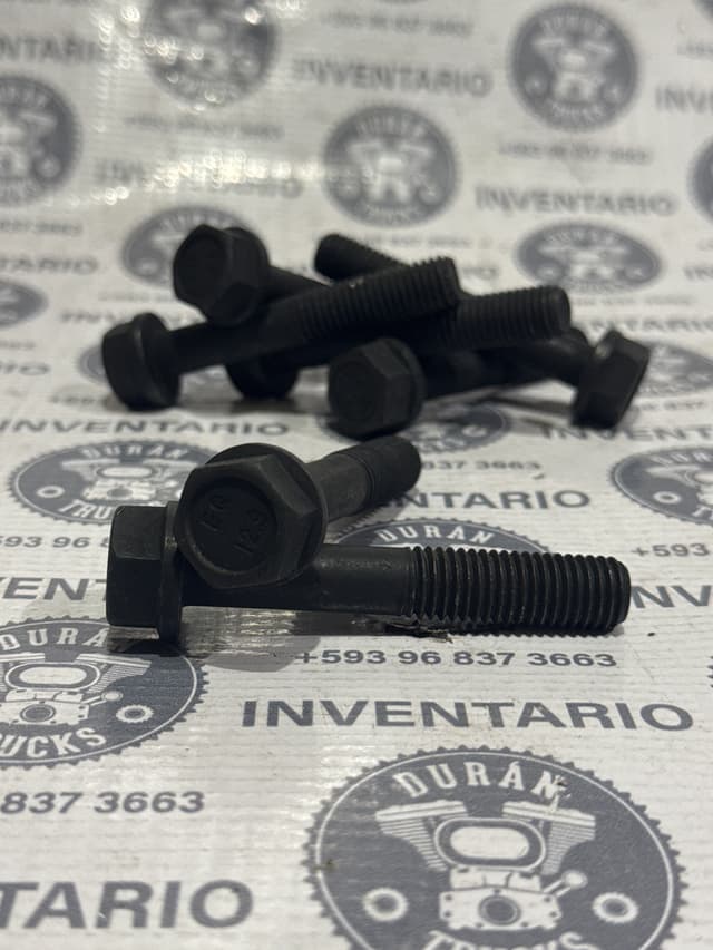 PERNO DE CABEZOTE CORTO MOTOR CUMMINS4BT 6BT